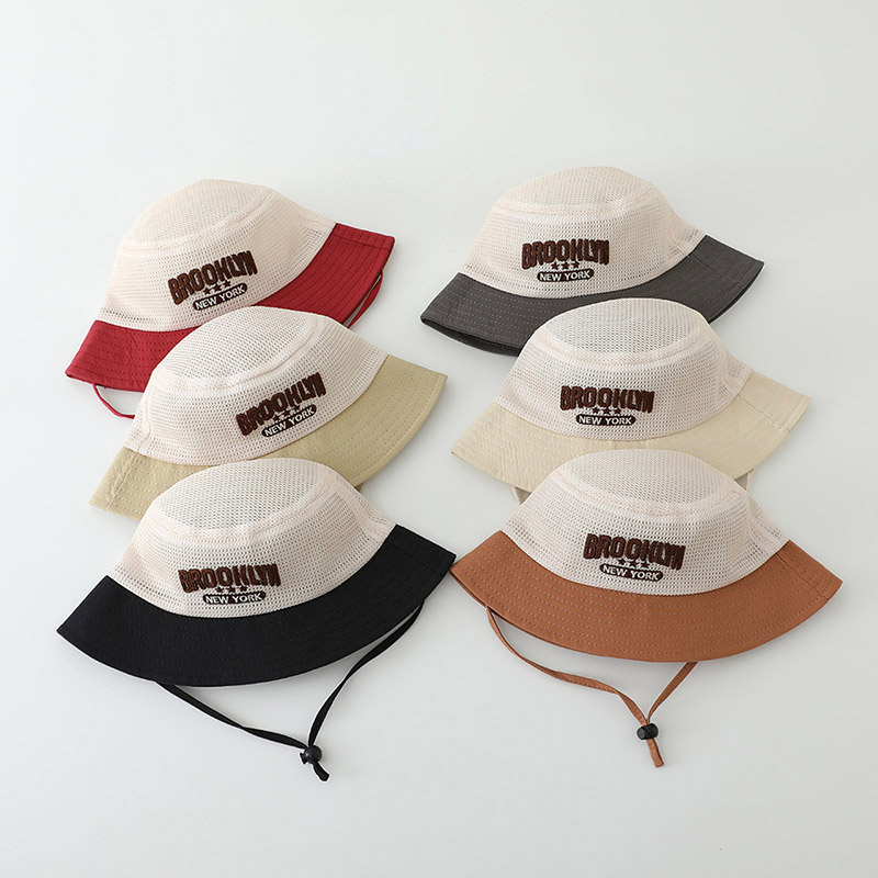 Met letters geborduurde babyzo - Embroidery Hat Machine recensie en prijs