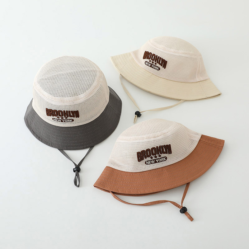 Met letters geborduurde babyzo - Embroidery Hat Machine recensie en prijs